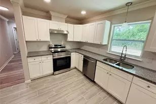 900 NW 39th Dr, Gainesville, FL 32605 - Photo 10