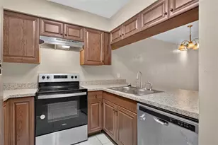 2735 SW 35th Pl, Gainesville, FL 32608 - Photo 2