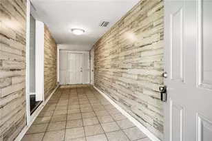 1334 NE 1st Ave, Gainesville, FL 32641 - Photo 4
