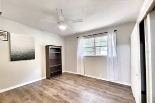 2524 NE 5th Pl, Gainesville, FL 32641 - Photo 8