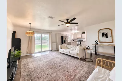 2524 NE 5th Place, Gainesville, FL 32641 - Photo 2