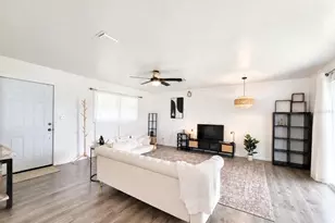 2524 NE 5th Pl, Gainesville, FL 32641 - Photo 4