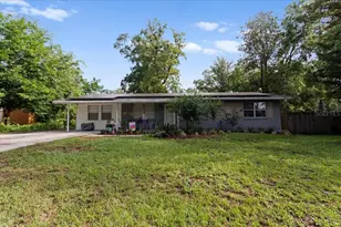 1636 NW 34th Pl, Gainesville, FL 32605 - Photo 2