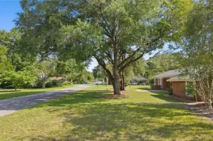 214 SE 2nd St, Chiefland, FL 32626 - Photo 2