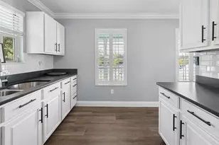 8213 Riverview Rd, Fanning Springs, FL 32693 - Photo 10