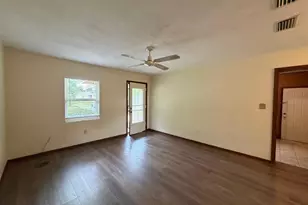 901 NE 23rd St, Gainesville, FL 32641 - Photo 10