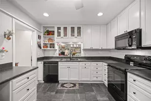 1598 NW 19th Cir, Gainesville, FL 32605 - Photo 2