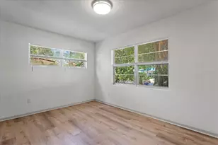 1302 NE 14th Ter, Gainesville, FL 32601 - Photo 16