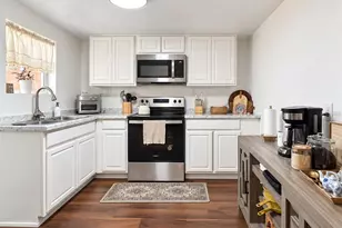 2425 SE 10th Ave, Gainesville, FL 32641 - Photo 2