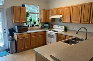 621 SW 10th St, Gainesville, FL 32601 - Photo 4