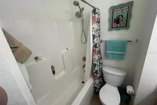 621 SW 10th St, Gainesville, FL 32601 - Photo 10