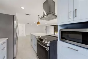 4731 Atlantic Ave, Sarasota, FL 34233 - Photo 10