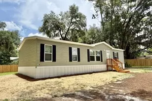 713 NE 3rd St, Chiefland, FL 32626 - Photo 2