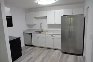 1015 SW 9th St, Gainesville, FL 32601 - Photo 2