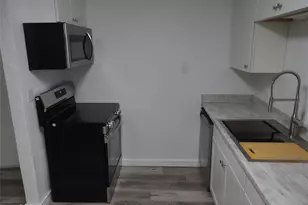 1015 SW 9th St, Gainesville, FL 32601 - Photo 4