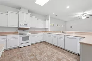 8693 SW 76th Pl, Gainesville, FL 32608 - Photo 14