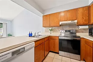 4431 SW 21st Ln, Gainesville, FL 32607 - Photo 4