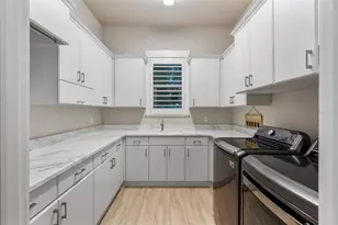 828 SW 131st St, Newberry, FL 32669 - Photo 16