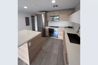 16385 Biscayne Boulevard #305, North Miami Beach, FL 33160 - Photo 10