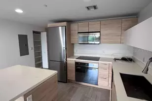 16385 Biscayne Blvd, North Miami Beach, FL 33160 - Photo 10
