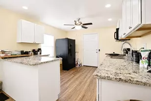 5811 11th St, Zephyrhills, FL 33542 - Photo 12