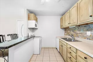 1015 SW 9th St, Gainesville, FL 32601 - Photo 10