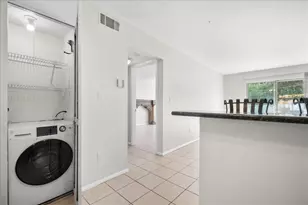 1015 SW 9th St, Gainesville, FL 32601 - Photo 12