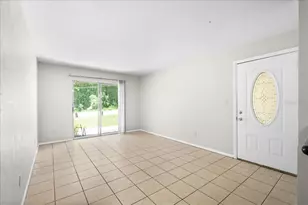 1015 SW 9th St, Gainesville, FL 32601 - Photo 14