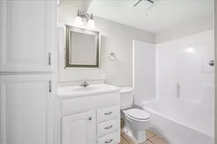 1015 SW 9th St, Gainesville, FL 32601 - Photo 20