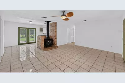 4820 NE 4th Place, Gainesville, FL 32641 - Photo 10