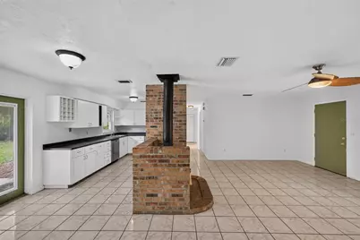 4820 NE 4th Place, Gainesville, FL 32641 - Photo 8