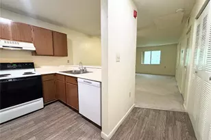 83 SE 16th Ave, Gainesville, FL 32601 - Photo 2