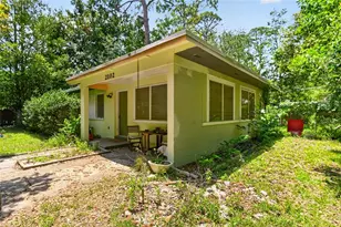 2102 NE 8th St, Gainesville, FL 32609 - Photo 2