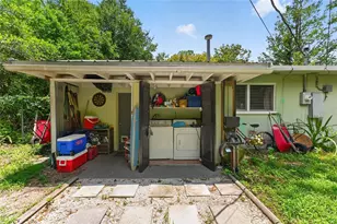 2102 NE 8th St, Gainesville, FL 32609 - Photo 24
