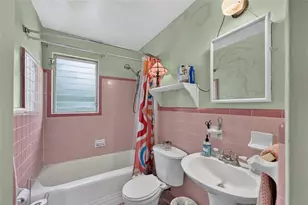 2102 NE 8th St, Gainesville, FL 32609 - Photo 20