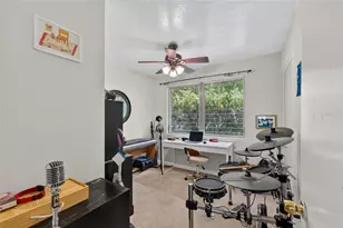 2102 NE 8th St, Gainesville, FL 32609 - Photo 14