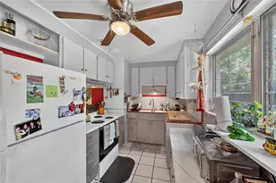 2102 NE 8th St, Gainesville, FL 32609 - Photo 10