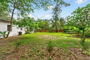 2125 NE 6th Ter, Gainesville, FL 32609 - Photo 24