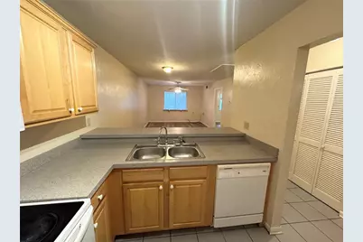 77 SE 16th Avenue #B201, Gainesville, FL 32601 - Photo 4