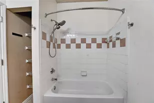 1185 SW 9th Rd, Gainesville, FL 32601 - Photo 18