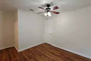 620 SW 10th Ln, Gainesville, FL 32601 - Photo 16