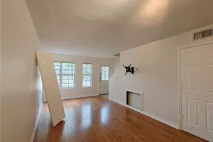 620 SW 10th Ln, Gainesville, FL 32601 - Photo 2