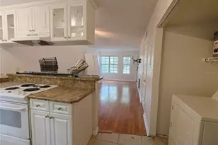 620 SW 10th Ln, Gainesville, FL 32601 - Photo 10