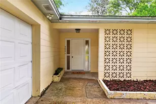 2002 NW 36th Dr, Gainesville, FL 32605 - Photo 2