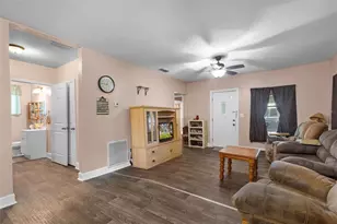 729 NW 3rd Ave, Trenton, FL 32693 - Photo 4