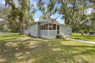729 NW 3rd Ave, Trenton, FL 32693 - Photo 1