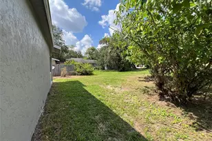 615 SW 3rd St, Gainesville, FL 32601 - Photo 16