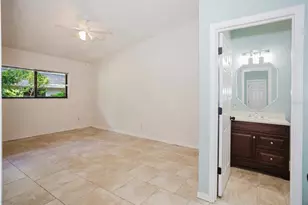 3915 NW 7th Pl, Gainesville, FL 32607 - Photo 8