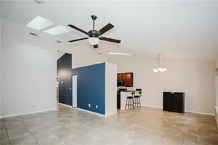 3915 NW 7th Pl, Gainesville, FL 32607 - Photo 2
