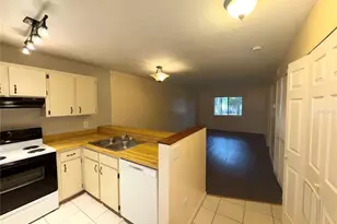 109 SE 16th Ave, Gainesville, FL 32601 - Photo 2